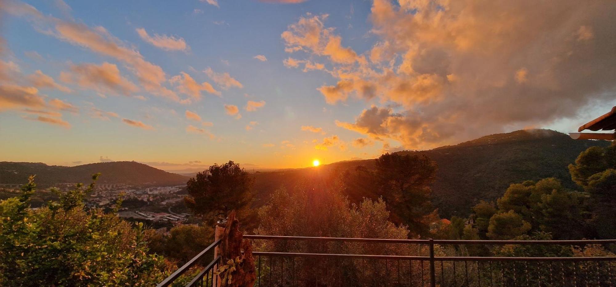 Le Chalet De La Pierreraie Cote D'Azur Piscine Terrasse Et Vue Mer Drap المظهر الخارجي الصورة